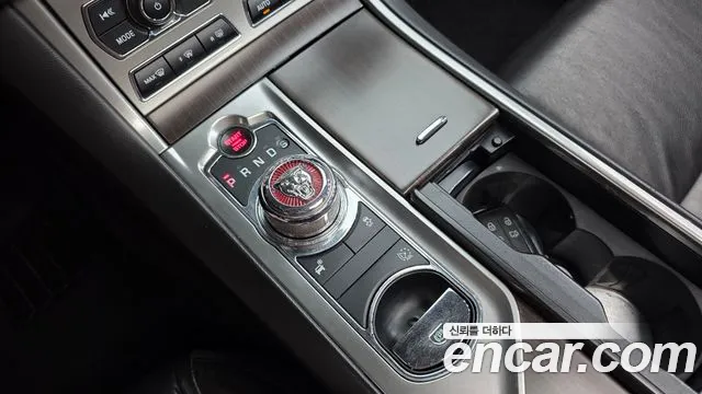 Jaguar XF — фото 9