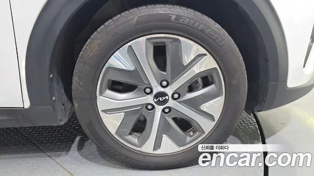Kia Niro — фото 21