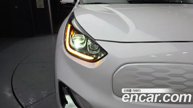Kia Niro — фото 22