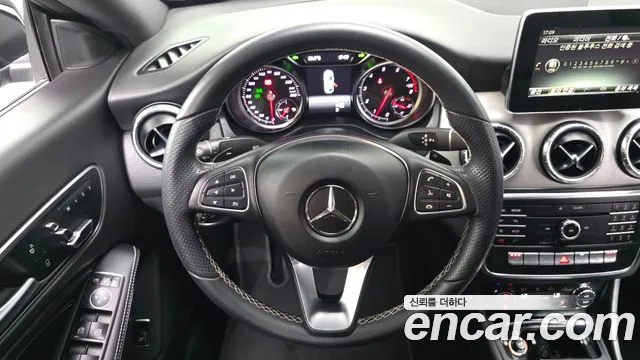 Mercedes-Benz A-Class — фото 12