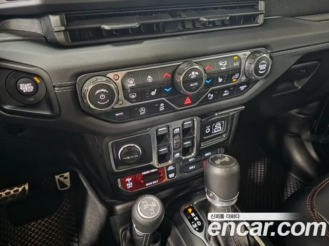 Jeep Wrangler — фото 11