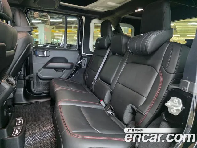 Jeep Wrangler — фото 13
