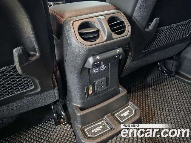 Jeep Wrangler — фото 14