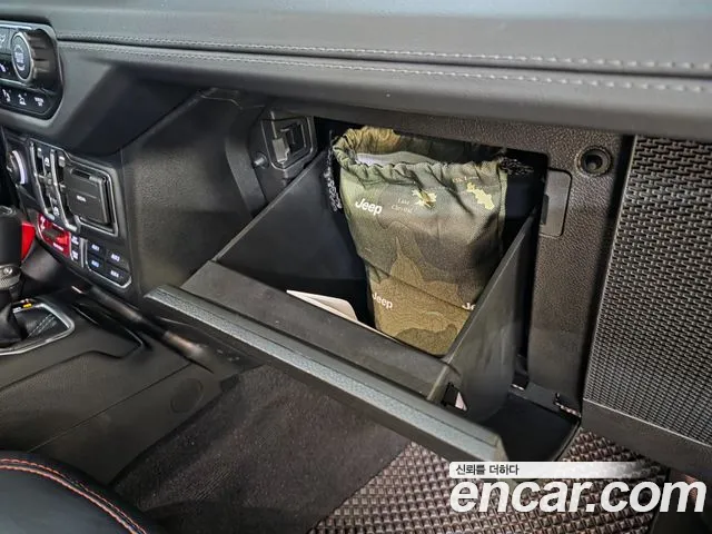 Jeep Wrangler — фото 17