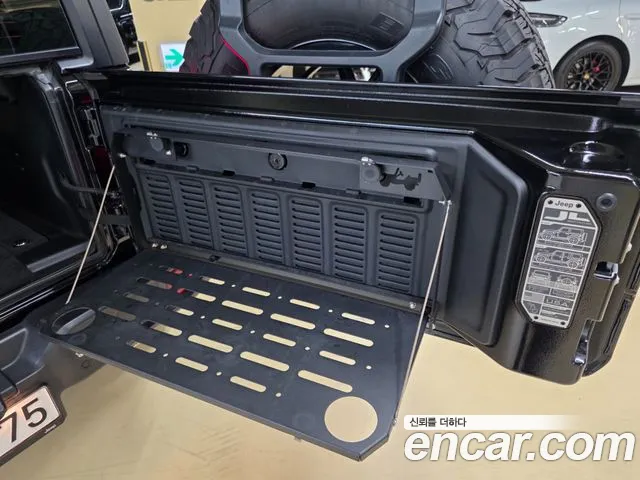 Jeep Wrangler — фото 19