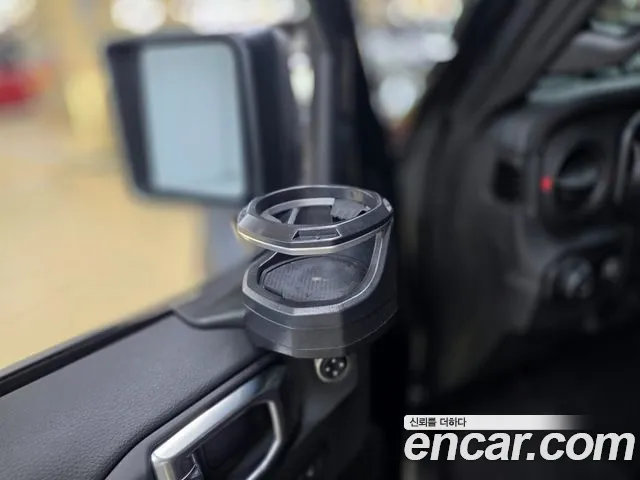 Jeep Wrangler — фото 10