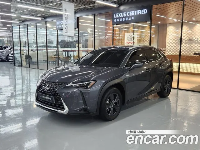 Lexus UX — фото 1