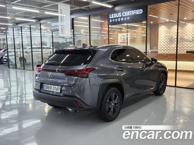 Lexus UX — фото 2