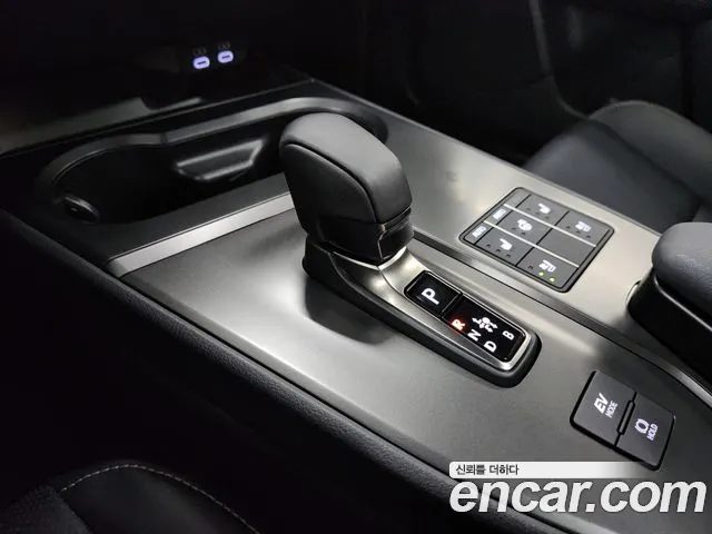 Lexus UX — фото 9