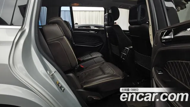 Mercedes-Benz GLS-Class — фото 12