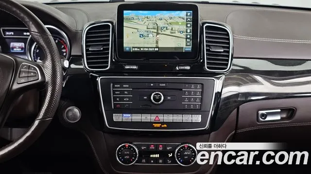 Mercedes-Benz GLS-Class — фото 14