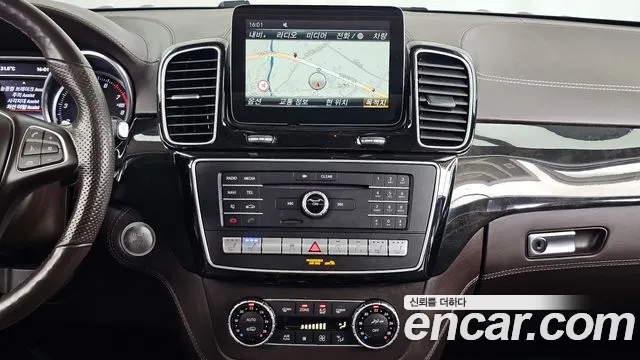 Mercedes-Benz GLS-Class — фото 26