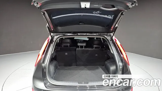Kia Niro — фото 20