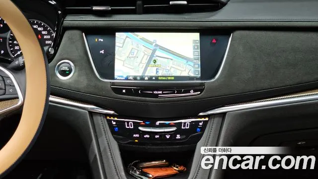 Cadillac XT5 — фото 13