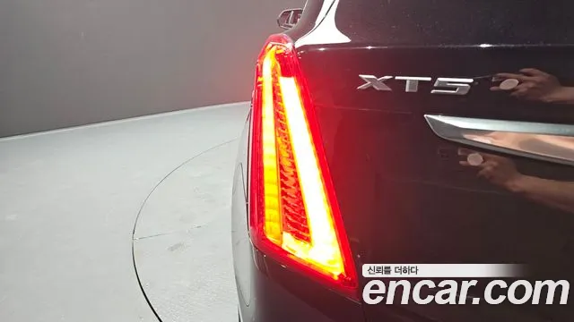 Cadillac XT5 — фото 23