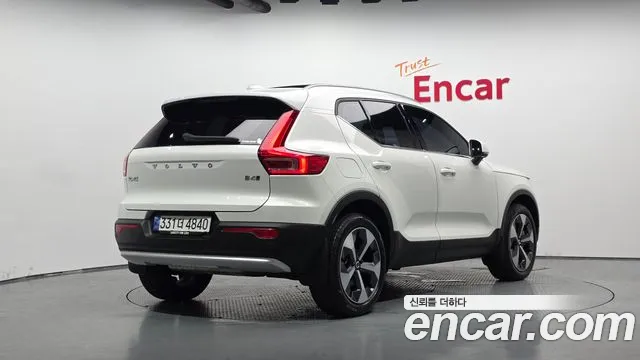 Volvo XC40 — фото 2