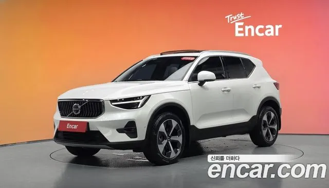 Volvo XC40 — фото 21