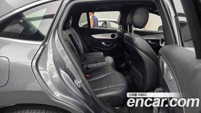 Mercedes-Benz EQC — фото 12