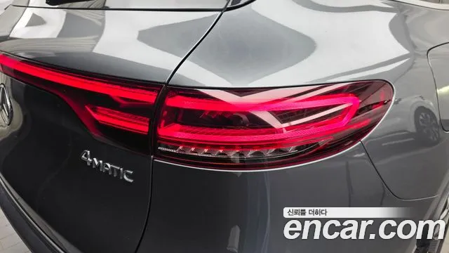 Mercedes-Benz EQC — фото 23