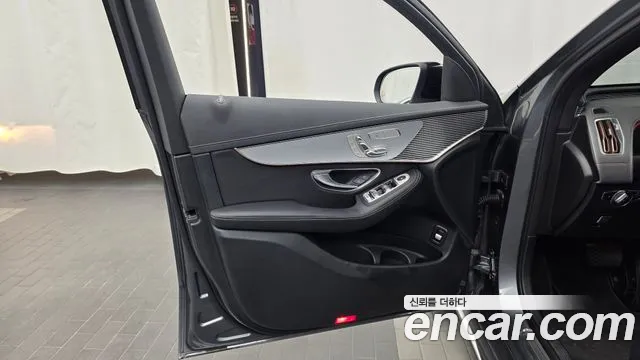 Mercedes-Benz EQC — фото 24