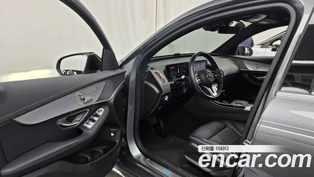 Mercedes-Benz EQC — фото 10