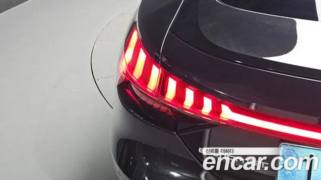 Audi e-tron GT — фото 22