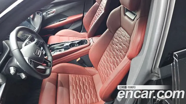 Audi e-tron GT — фото 28