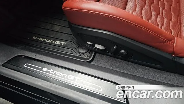 Audi e-tron GT — фото 32