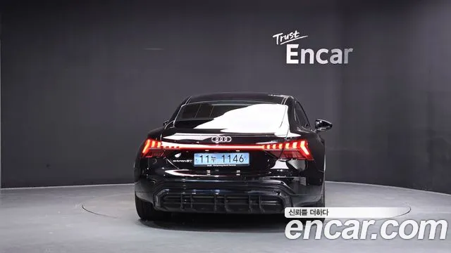 Audi e-tron GT — фото 4