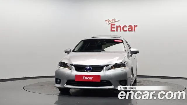 Lexus CT200h — фото 2