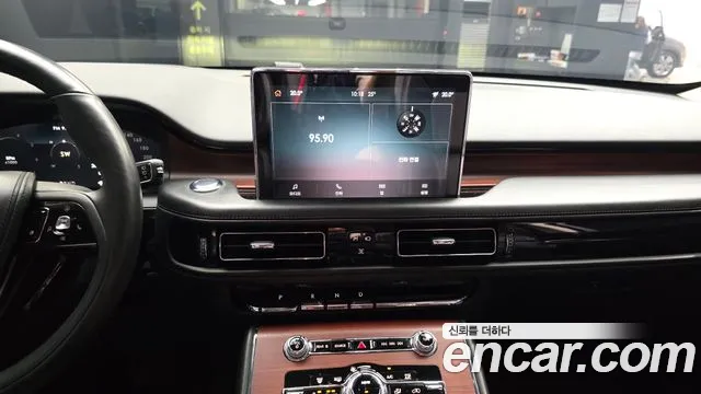 Lincoln Aviator — фото 14