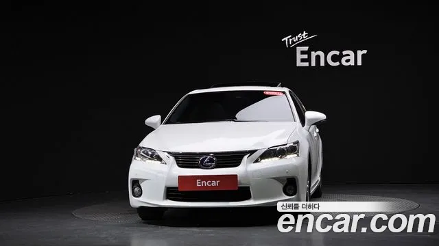 Lexus CT200h — фото 2
