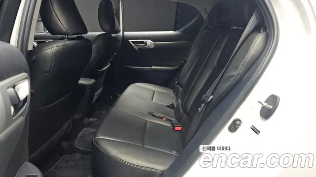 Lexus CT200h — фото 10