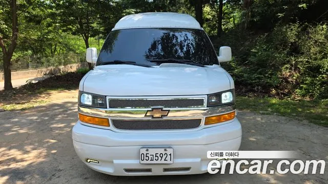 Chevrolet Express Van — фото 1