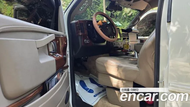 Chevrolet Express Van — фото 13
