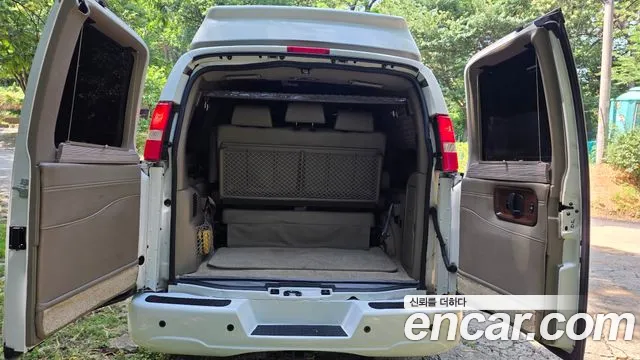Chevrolet Express Van — фото 14