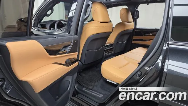 Lexus LX — фото 11