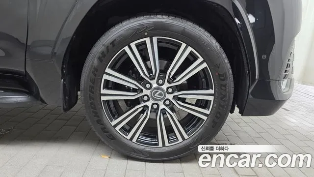 Lexus LX — фото 21