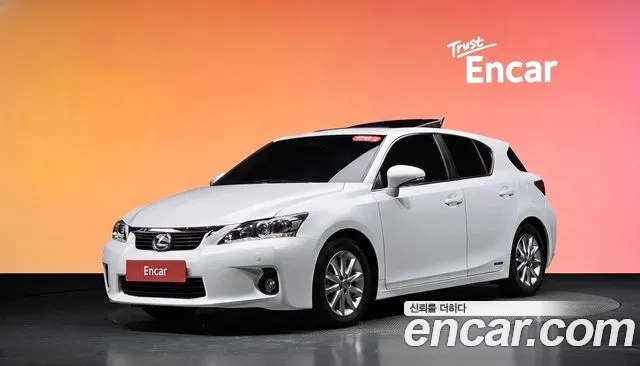 Lexus CT200h — фото 20