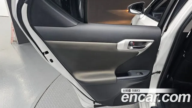 Lexus CT200h — фото 25