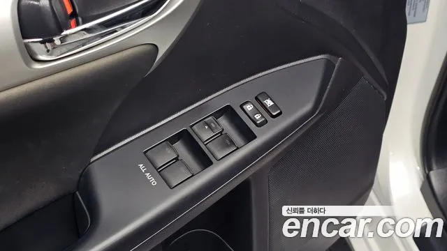 Lexus CT200h — фото 28