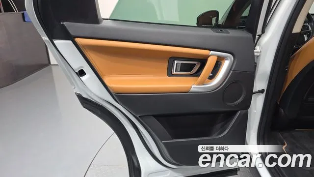 Land Rover Discovery Sport — фото 25