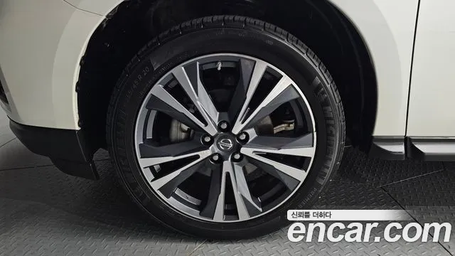 Nissan Pathfinder — фото 5