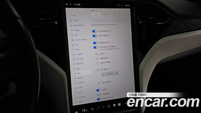 Tesla Model X — фото 16