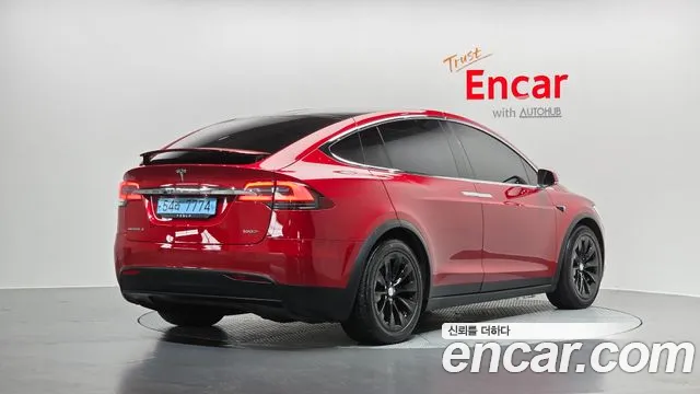 Tesla Model X — фото 1