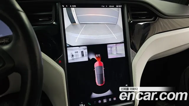 Tesla Model X — фото 14