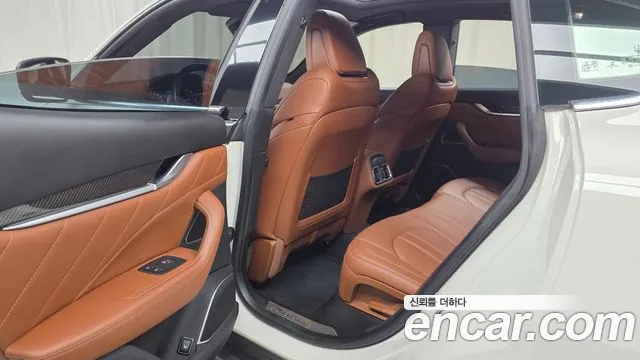Maserati Levante — фото 12