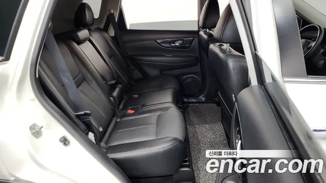 Nissan X-Trail — фото 12