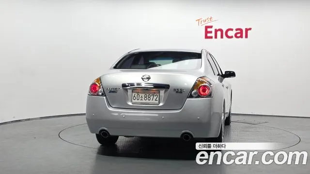 Nissan Altima — фото 4