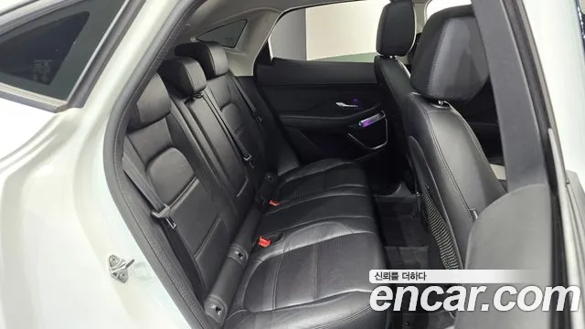 Jaguar E-PACE — фото 11